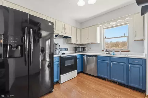 Kitchen - 1719 Wilson Rd, Akron, OH 44312 photo 1 of 2