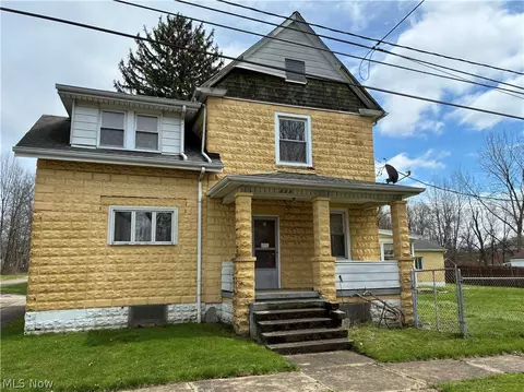 331 Wood Ave, Niles, OH 44446