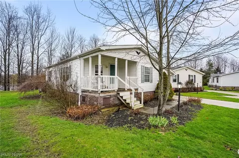 228 Troy Oaks Dr, Hiram, OH 44234