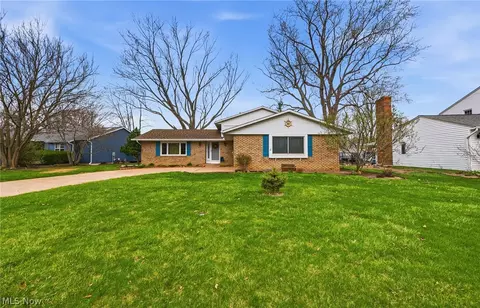 4560 Newbury Dr, Vermilion, OH 44089