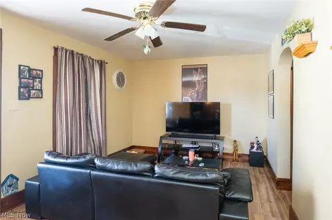 2204 Commerce St, Wellsburg, WV 26070 photo 3