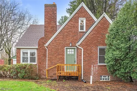 4216 38th St NW, Canton, OH 44718