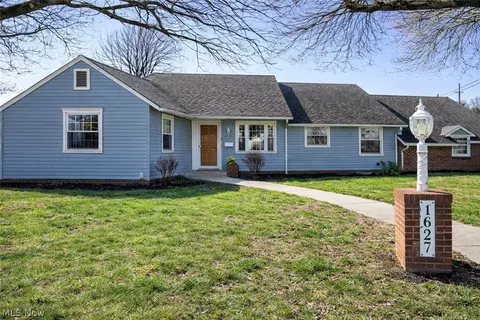 1627 Bayberry Ln, Coshocton, OH 43812
