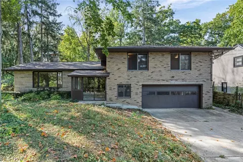 6208 Dora Blvd, Independence, OH 44131 photo 2