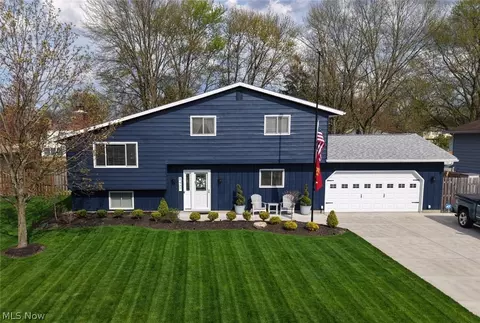 8407 Barton Dr, Strongsville, OH 44149