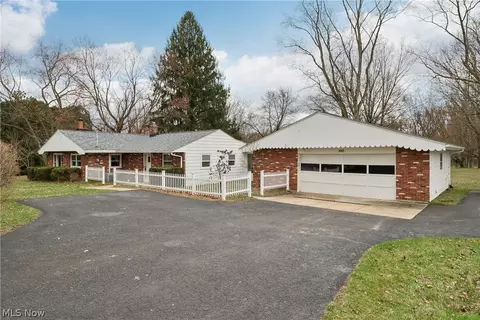 402 Yager Rd, New Franklin, OH 44216