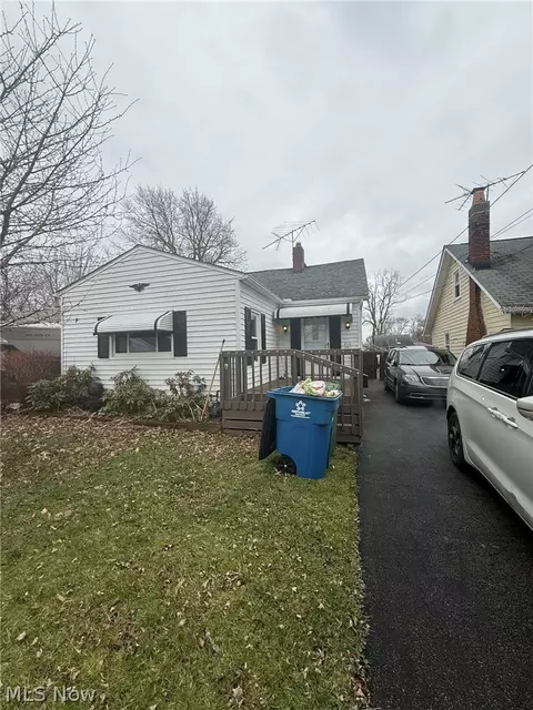 210 Courtland Blvd, Eastlake, OH 44095