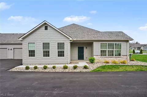 9264 Sharrott Rd #1002, Poland, OH 44514