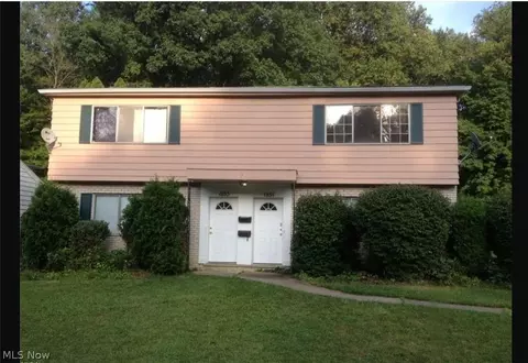 1851 Cromwell Dr, Akron, OH 44313