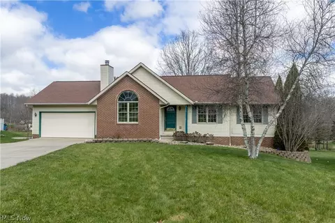 1389 N Milburn Sq NE, Bolivar, OH 44612
