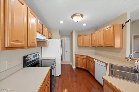 Entry Way - 608 Rundle St, Lagrange, OH 44050 photo 4 of 4