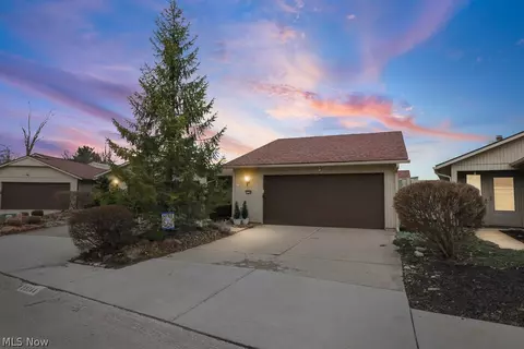 22144 Meadowsouth Ct, Strongsville, OH 44149