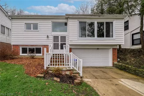 3711 Meadowbrook Blvd, University Heights, OH 44118