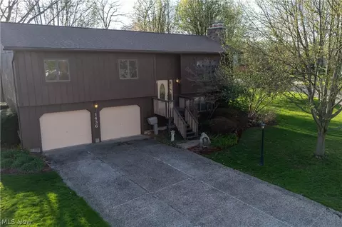 1436 Forrest Dr, Barberton, OH 44203