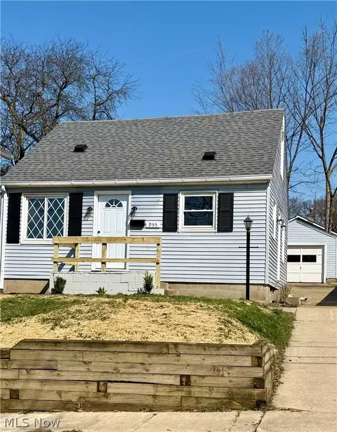 955 Iona Ave, Akron, OH 44314