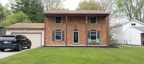 8552 Usher Rd, Olmsted Twp, OH 44138