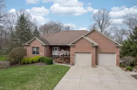 1044 Ledgebrook Dr, Tallmadge, OH 44278
