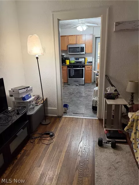 Entry Way - 2228 E 30th St, Lorain, OH 44055 photo 4 of 4