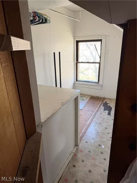 Entry Way - 2228 E 30th St, Lorain, OH 44055 photo 2 of 4