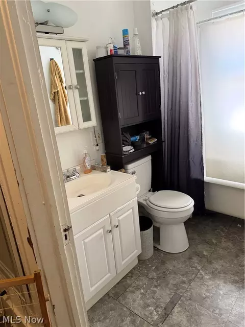 Bath - 2228 E 30th St, Lorain, OH 44055 photo 2 of 2