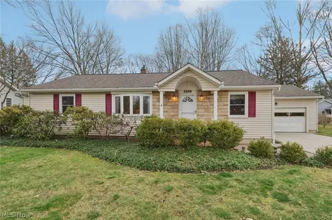 2959 Stanley Rd, Fairlawn, OH 44333