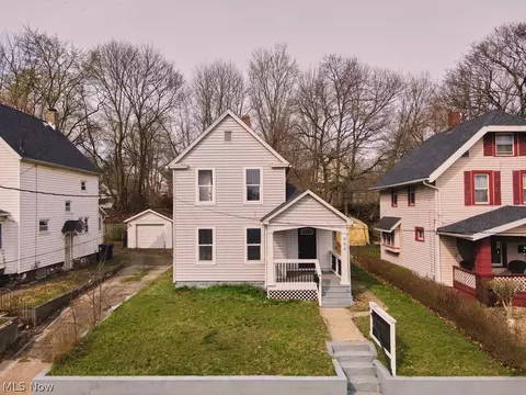 994 Moeller Ave, Akron, OH 44307