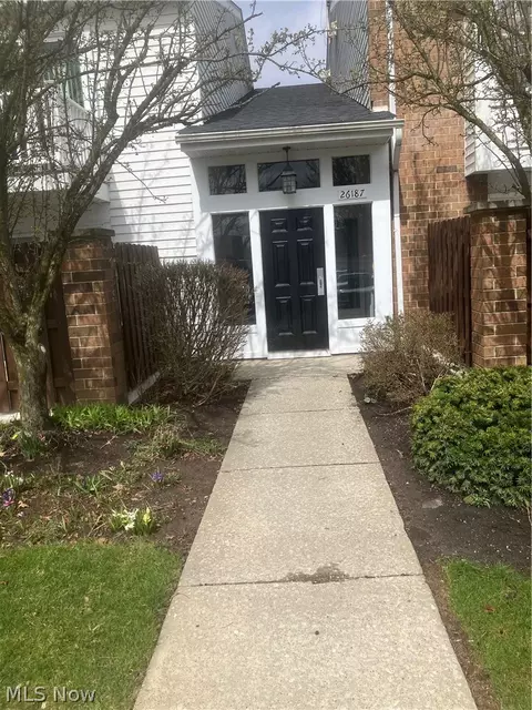 26187 Raintree Blvd #C5, Olmsted Falls, OH 44138