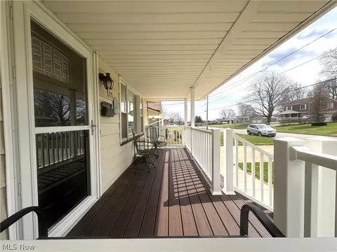 511 Edison St, Struthers, OH 44471 photo 2