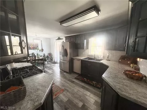 511 Edison St, Struthers, OH 44471 photo 6