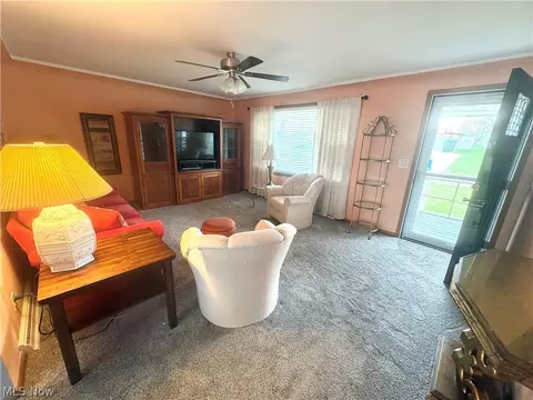 511 Edison St, Struthers, OH 44471 photo 4
