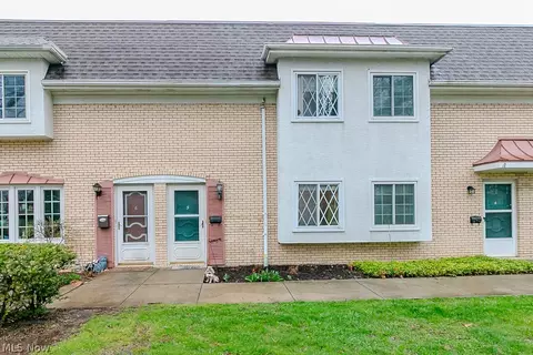 8210 Deepwood Blvd #11-5, Mentor, OH 44060