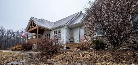2353 E Sterling Rd, Creston, OH 44217