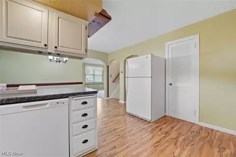 Kitchen - 1811 E 30th St, Ashtabula, OH 44004 photo 2 of 2