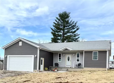 77 First St, Vincent, OH 45784