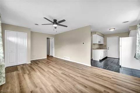 604 Bell Ave, Elyria, OH 44035 photo 7