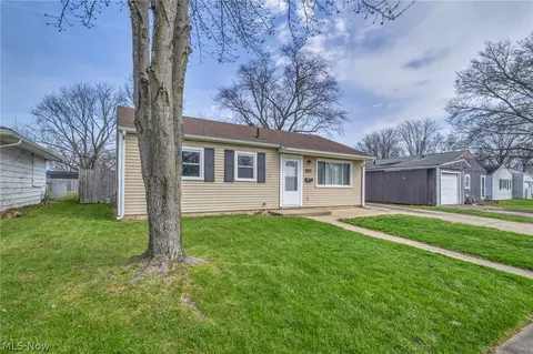 604 Bell Ave, Elyria, OH 44035 photo 2