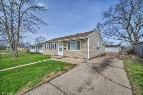 604 Bell Ave, Elyria, OH 44035 photo 3