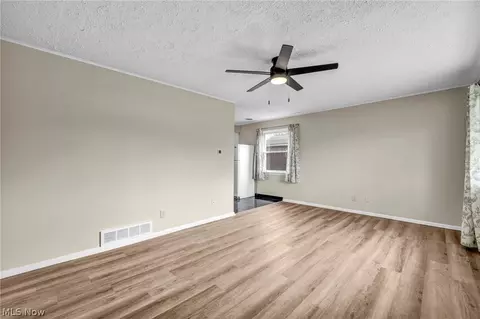 604 Bell Ave, Elyria, OH 44035 photo 8