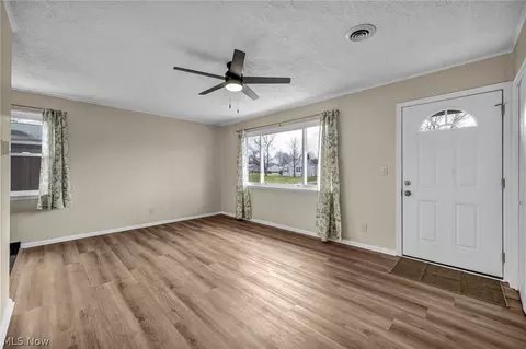 604 Bell Ave, Elyria, OH 44035 photo 5