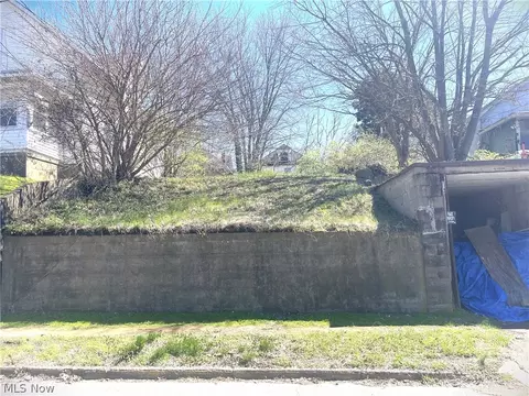 1910 Market St, Parkersburg, WV 26101