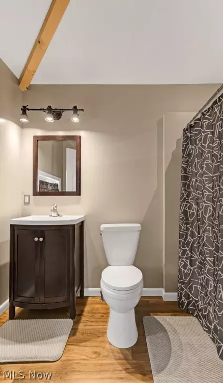 Bath - 251 E Mohawk Dr, Malvern, OH 44644 photo 2 of 3