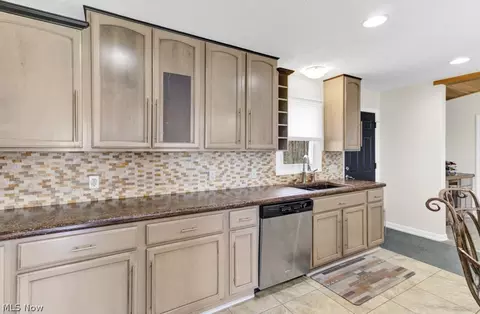 Kitchen - 251 E Mohawk Dr, Malvern, OH 44644 photo 2 of 5