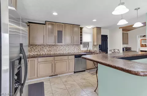 Kitchen - 251 E Mohawk Dr, Malvern, OH 44644 photo 1 of 5