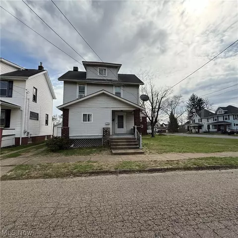 2106 Indiana Way NE, Canton, OH 44705