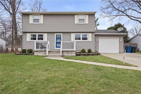 4874 Hollyview Dr, Vermilion, OH 44089