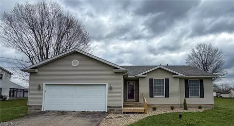 9825 Struthers Rd, New Middletown, OH 44442