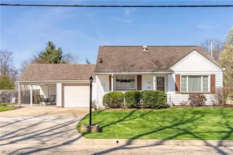 1345 Lipton Ave SW, North Canton, OH 44720