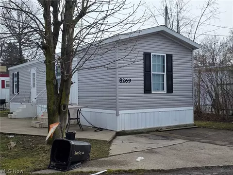 8269 Russell Ln, Cleveland, OH 44109