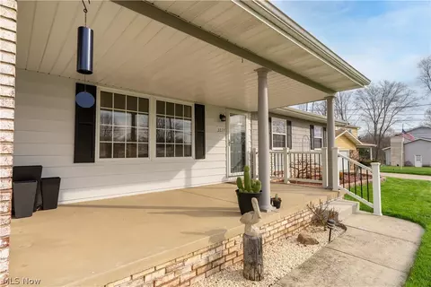 3217 Creekside Dr, Norton, OH 44203 photo 2