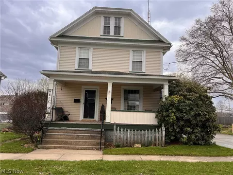 189 W Martin St, East Palestine, OH 44413